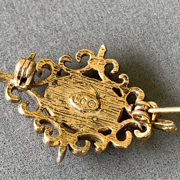 LC Liz Claiborne ? Vintage SIGNED Brown STONE Brooch PIN  SCROLL - Picture 4 of 6